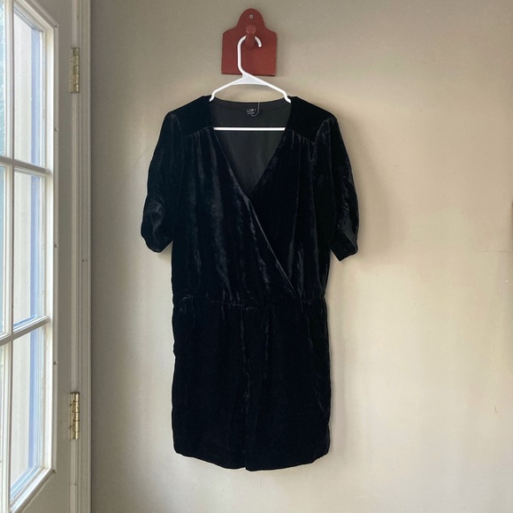 Loft Black Velvet Romper 6 NWOT - Picture 3 of 9